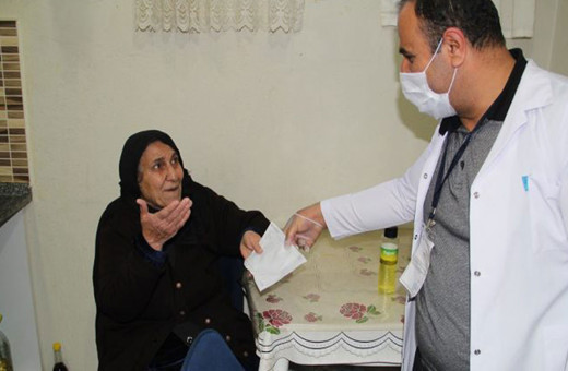 4 engelli çocuğu olan Sabriye Bilgiç yaşlılık parasını Milli Dayanışma Kampanyası bağışladı