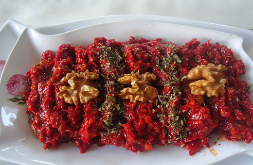 Kahvaltılık cevizli salça ezme nasıl yapılır ekmeğe sürmelik!