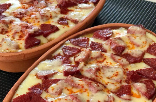 Sucuklu yumurtalı güveç nasıl yapılır kahvaltıda farklı lezzet!