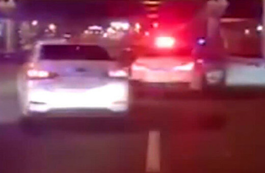 Polisin karantina kurallarına uymayan sürücüyü kovalama anı kamereda