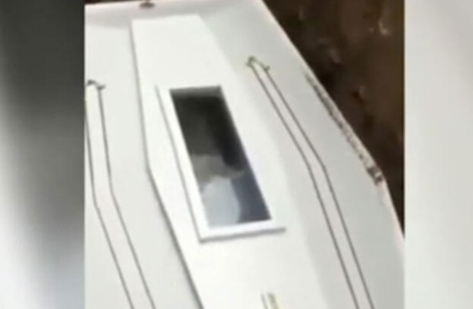 Cenazede inanılmaz görüntü! Ceset hareket etti canlı canlı mı gömüldü