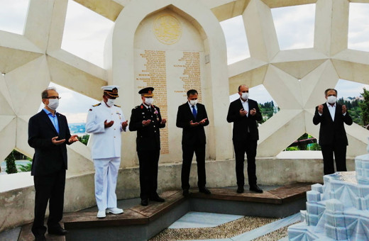 İstanbul Valisi Ali Yerlikaya 15 Temmuz Şehitler Anıtı'nı ziyaret etti