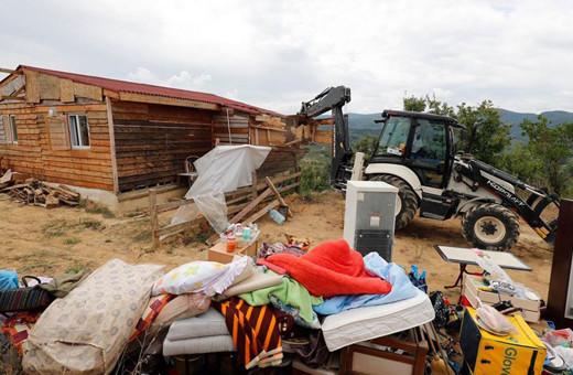 Şile'de kaçak yapılar yıkılıyor