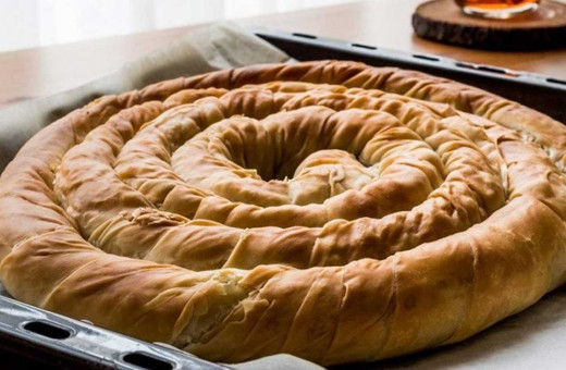 El açması kol böreği nasıl yapılır?