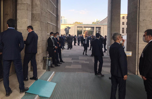 TBMM'de virüs alarmı! Korona testi pozitif çıkınca bütçe görüşmelerine ara verildi