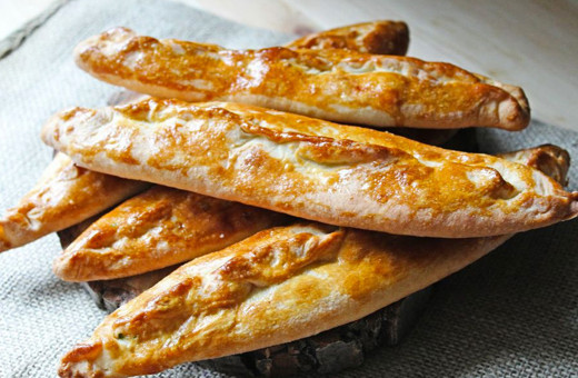 Evde peynirli kır pidesi nasıl yapılır?