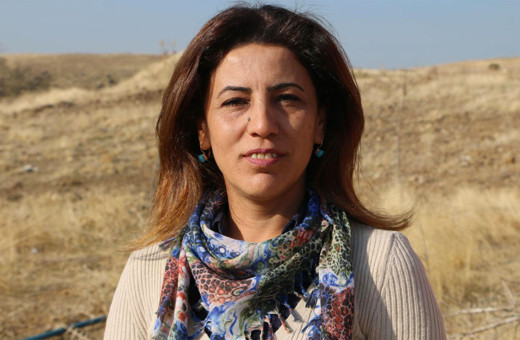 HDP Şırnak Milletvekili Nuran İmir örgüt üyesinin telefonunu el çabukluğuyla alıp kendi cebine koydu