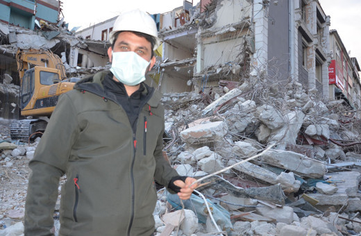 Yıkımına başlanan Avcılar Belediye binasındaki demir miktarı şaşırttı