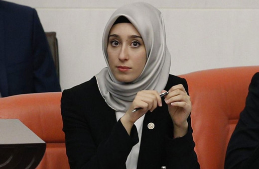 Rumeysa Kadak 2020'nin en çok beğenilen beşinci vekili seçildi! Hiçbir soru önergesi vermedi