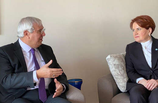 İYİ Parti Genel Başkanı Meral Akşener'den gazeteci Orhan Uğuroğlu'na "geçmiş olsun" ziyareti