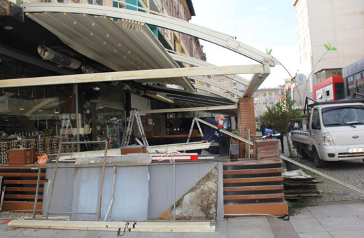 Rize'de kentsel dönüşüm kapsamında yıkılacak iş yerleri esnaflar tarafından boşaltılmaya başlandı