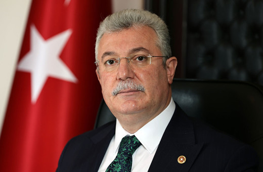 AK Parti'li Akbaşoğlu'ndan 'yeni anayasa için dört aşamalı yol haritası' açıklaması