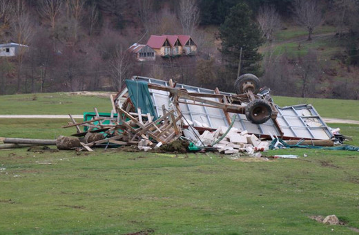 Bolu yaylarındaki kaçak yapılar yıkıldı
