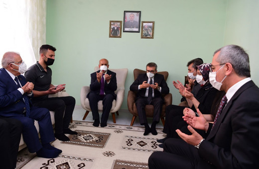AK Parti Grup Başkanvekili Mahir Ünal şehit ailelerini ziyaret etti