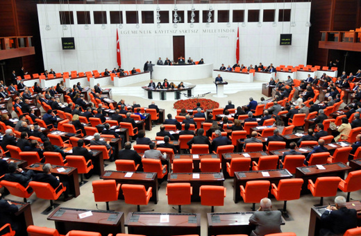 En düşük emekli aylığı teklifi TBMM'den geçti
