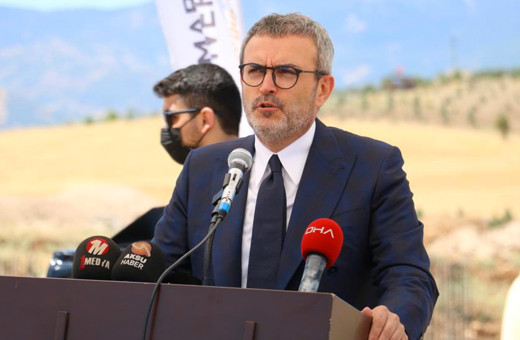 Mahir Ünal'dan SİHA'lara markette satılan drone benzetmesi yapan akademisyenlere tepki