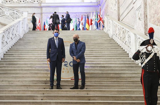 Bakan Kurum Avrupa Birliği Komisyonu Kıdemli Başkan Yardımcısı Frans Timmermans ile görüştü