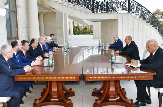 AK Parti heyetinden İlham Aliyev'e ziyaret