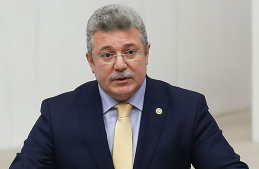 AK Parti'li Akbaşoğlu'ndan muhalefete: Kaos peşinde yangınla mücadeleyi engellemeyin