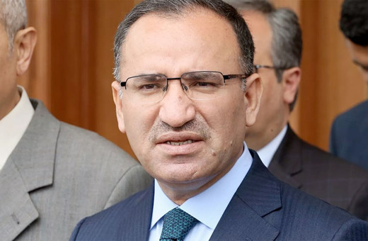 Bekir Bozdağ: Kılıçdaroğlu 'cumhurbaşkanlığına ben talibim' deme cesareti gösteremiyor