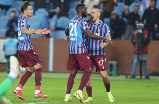 Trabzonspor geriye düştüğü maçta Çaykur Rizespor'u 2-1 yendi