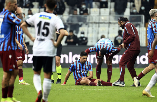 Beşiktaş maçında sakatlanan yıldız futbolcu oyuna devam edemedi