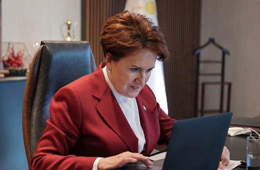 İYİ Parti Genel Başkanı Meral Akşener AA'nın "Yılın Fotoğrafları" oylamasına katıldı