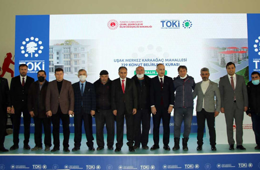 Uşak'ta TOKİ konutları için kura çekildi