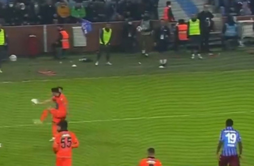 Trabzonspor'un penaltı beklediği pozisyonda hakeme büyük tepki