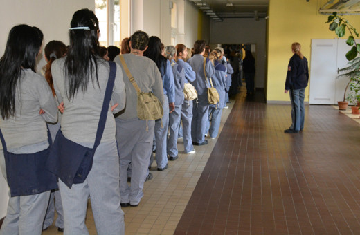 Hapishanede kadın mahkuma işkence skandalı! Kelepçeleyip bir saat boyunca...