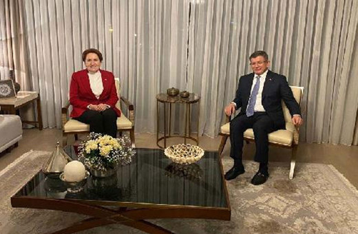 İYİ Parti Genel Başkanı Meral Akşener Ahmet Davutoğlu'nu evinde ziyaret etti