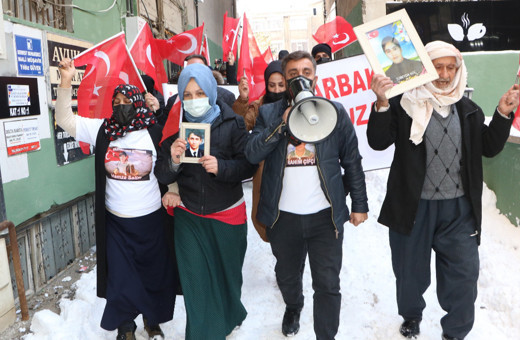 'PKK kaybedecek, anneler kazanacak' sloganından HDP rahatsız oldu! Kadınlar sinir krizi geçirdi