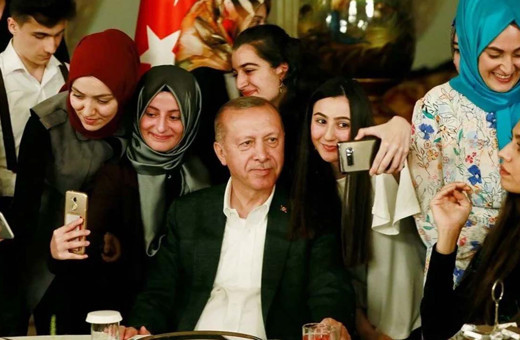 Cumhurbaşkanı Erdoğan'a sunulan Z kuşağı anketi Gençler kime oy veriyor?