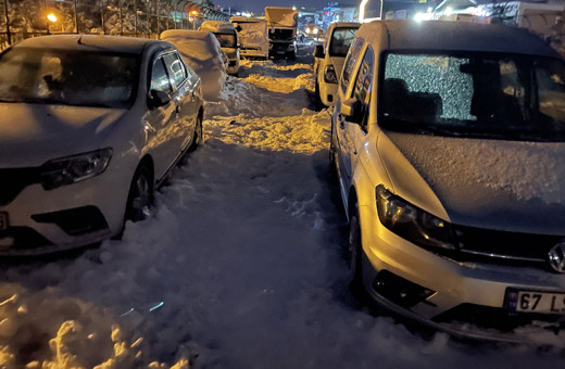 AK Parti İstanbul İl Başkanlığı geçmiş dönemde karla nasıl mücadele edildiğini paylaştı