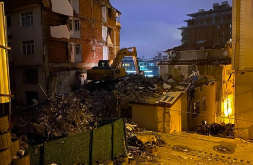 Üsküdar'da patlama yaşanan bina yıkıldı Bakan Kurum'dan açıklama