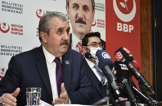Mustafa Destici'den elektrik faturasını eleştiren ünlülere tepki: Bir gecede 1 milyon alıp...