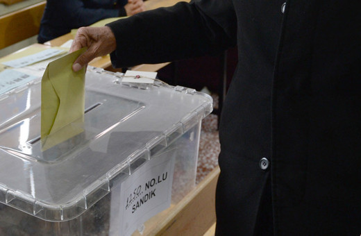 Erdoğan'ın masasındaki anket AK Partili Mehmet Özhaseki AK Parti'nin oy oranını açıkladı