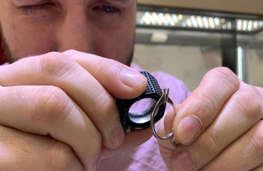 25 Nisan altın fiyatları tepetaklak! Son 4 haftanın en düşük seviyesi gram 910 liraya geriledi düşüş sürecek mi?