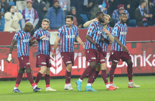 Antalyaspor'u 2-0'la geçen Trabzonspor kupada ilk yarı finalist oldu