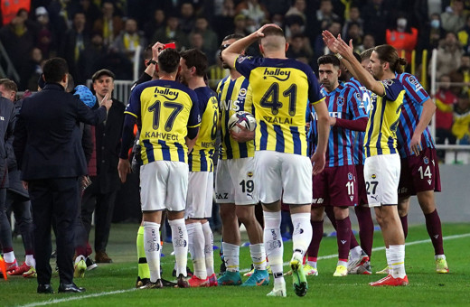 Fenerbahçe nefes kesen maçta lider Trabzonspor ile 1-1 berabere kaldı
