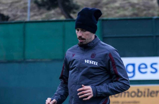 Trobzonsporlu futbolcu Marek Hamsik ülkesi Slovakya'ya gitti