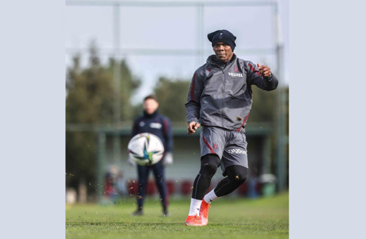 Trabzonspor'un yıldız futbolcusu Beşiktaş karşısında ilk peşinde