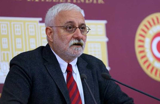 HDP'li vekil Hakkı Saruhan Oluç TBMM'de basın toplantısında konuşurken fenalaştı