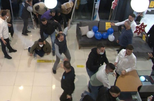 Başkentte ucuzluk izdihamı sahurdan sıraya girip birbirlerini ezdiler bir buçuk gündür hiç uyumadım