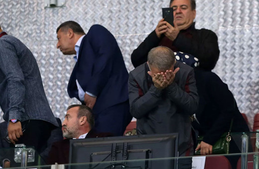 Ahmet Ağaoğlu Hatay'da gözyaşlarını tutamadı