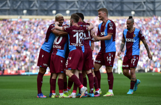 Şampiyon Trabzonspor küme düşmesi kesinleşen Altay'ı mağlup etti