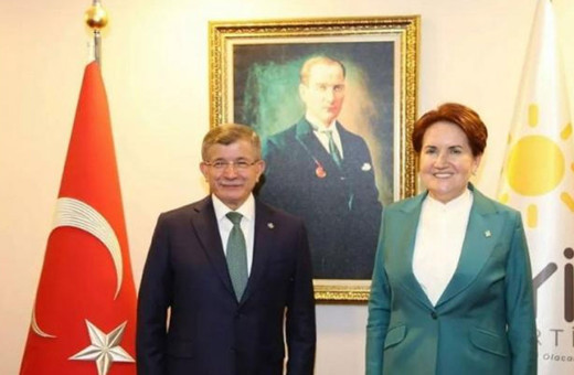 1,5 saatlik sürpriz görüşme! Davutoğlu'ndan Akşener'e davet