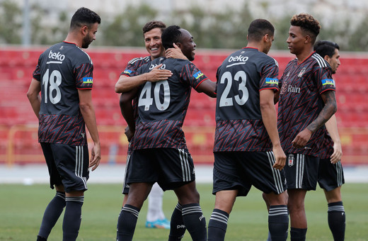 Beşiktaş öne geçtiği maçta Deportivo Alaves'e karşı koyamadı