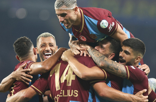 Trabzonspor Sivasspor'u farklı mağlup ederek Süper Kupa'nın sahibi oldu