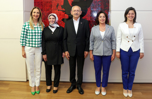 Kemal Kılıçdaroğlu CHP'nin 90 bininci kadın üyesiyle görüştü EYT sözü verdi